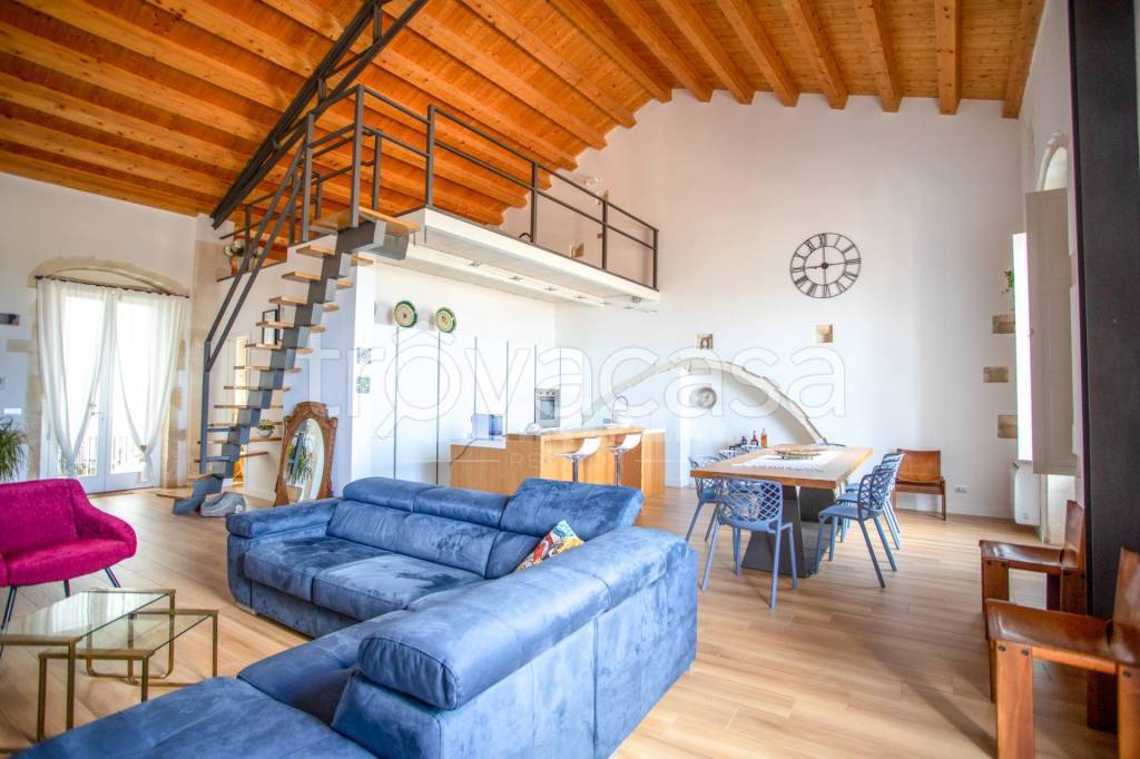 casa indipendente in vendita a Canicattini Bagni