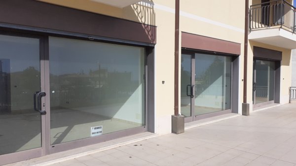 locale commerciale in vendita a Canicattini Bagni
