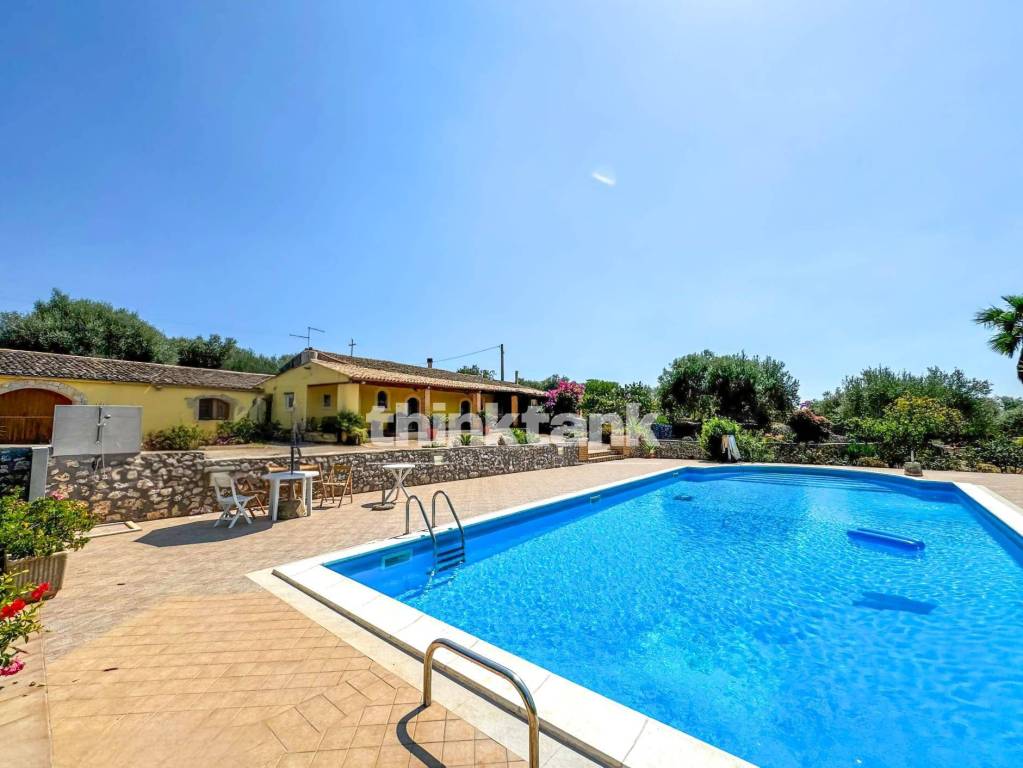 casa indipendente in vendita a Canicattini Bagni