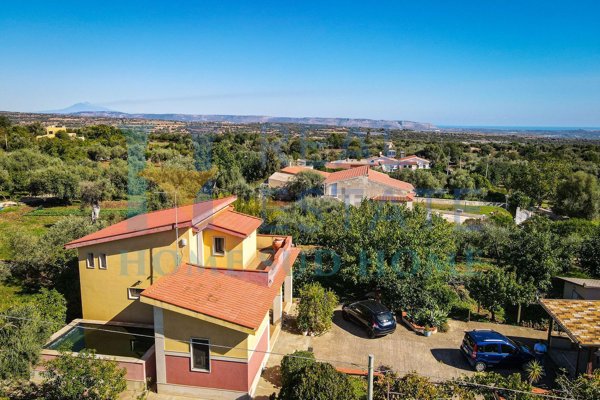 casa indipendente in vendita a Canicattini Bagni