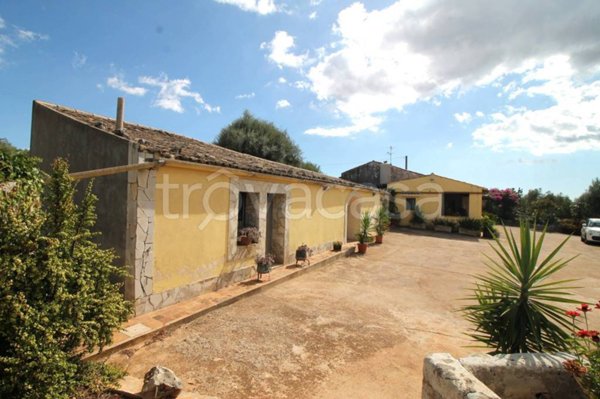 casa indipendente in vendita a Canicattini Bagni