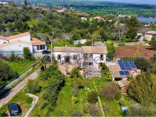 casa indipendente in vendita a Canicattini Bagni