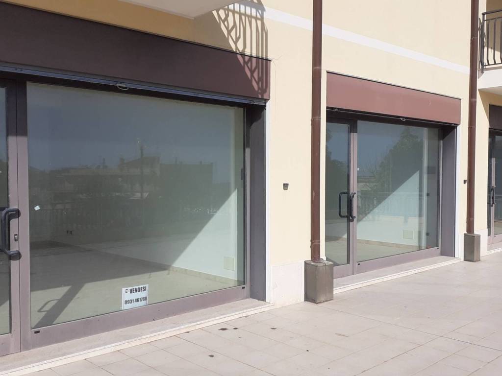 negozio in vendita a Canicattini Bagni