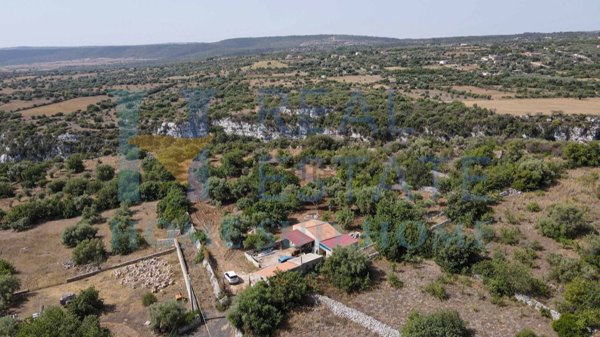 casa indipendente in vendita a Canicattini Bagni