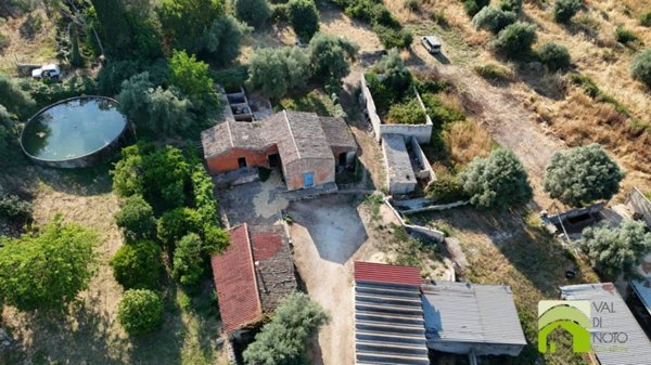 casa indipendente in vendita a Canicattini Bagni