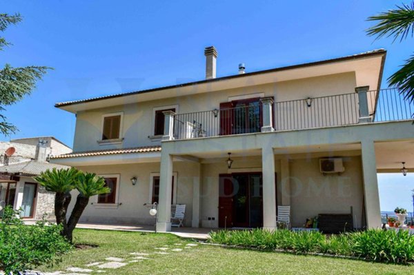 casa indipendente in vendita a Canicattini Bagni