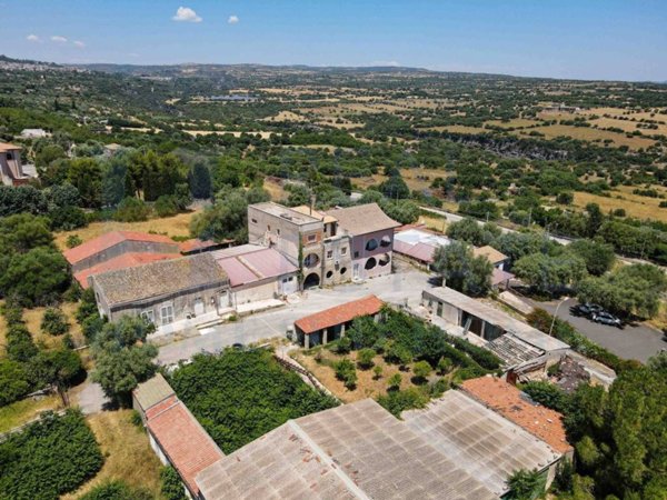 casa indipendente in vendita a Canicattini Bagni