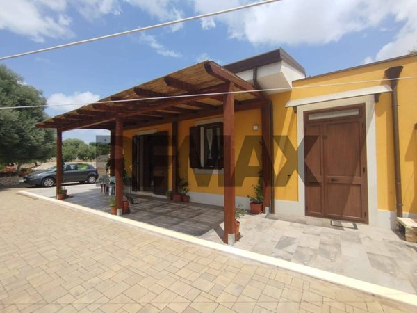 casa indipendente in vendita a Canicattini Bagni
