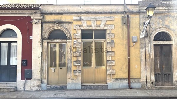 casa indipendente in vendita a Canicattini Bagni