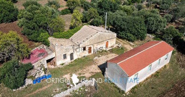 casale in vendita a Canicattini Bagni