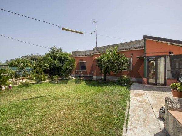 casa indipendente in vendita a Canicattini Bagni