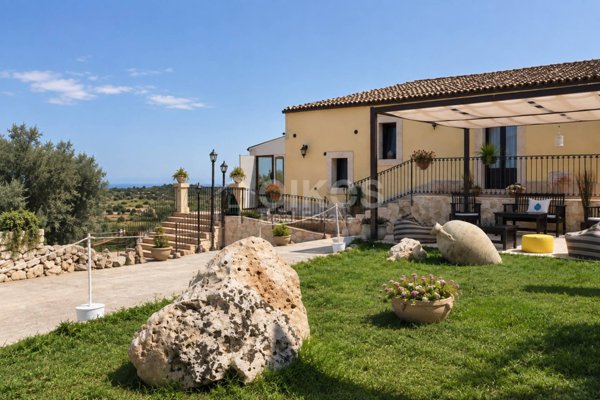 casa indipendente in vendita a Canicattini Bagni