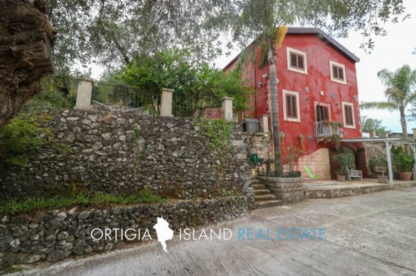 casa indipendente in vendita a Canicattini Bagni