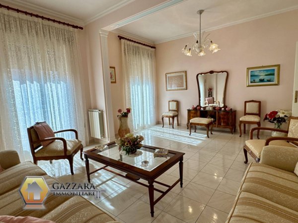 casa indipendente in vendita a Canicattini Bagni