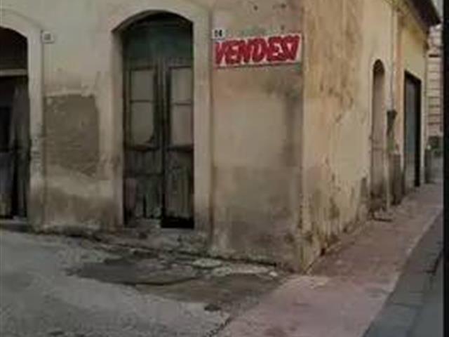 casa indipendente in vendita a Carlentini