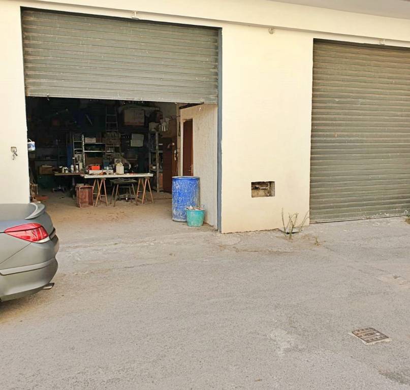 locale commerciale in vendita a Carlentini