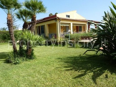 casa indipendente in vendita a Carlentini