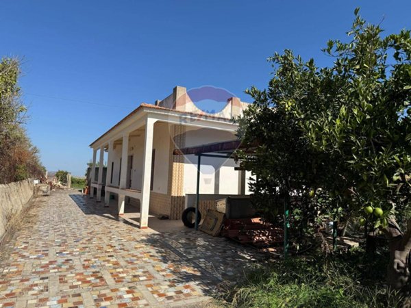 casa indipendente in vendita a Carlentini
