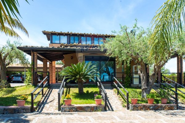 casa indipendente in vendita a Carlentini