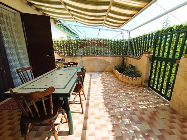 casa indipendente in vendita a Carlentini