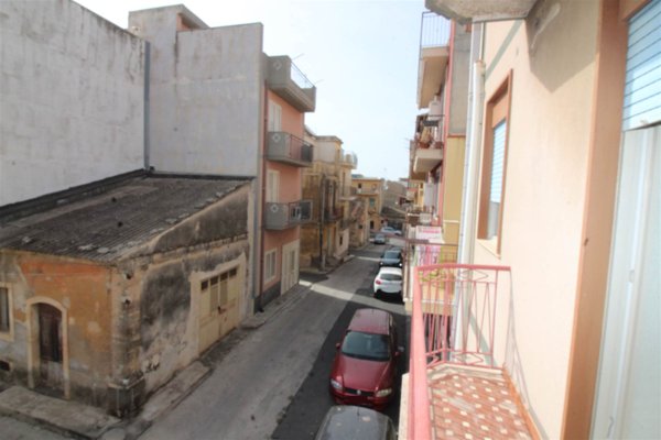 casa indipendente in vendita a Carlentini
