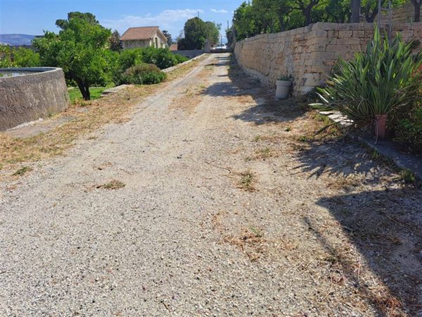 casa indipendente in vendita a Carlentini