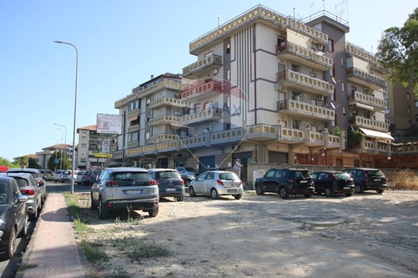 locale commerciale in vendita a Carlentini