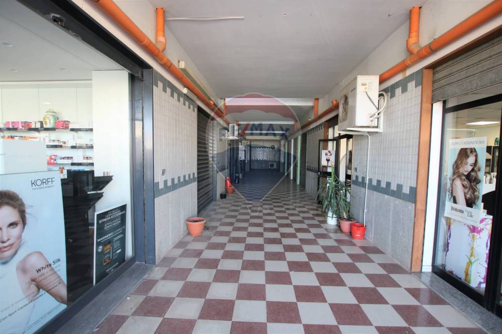 locale commerciale in vendita a Carlentini