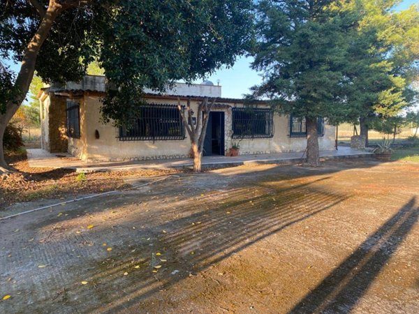 casa indipendente in vendita a Carlentini