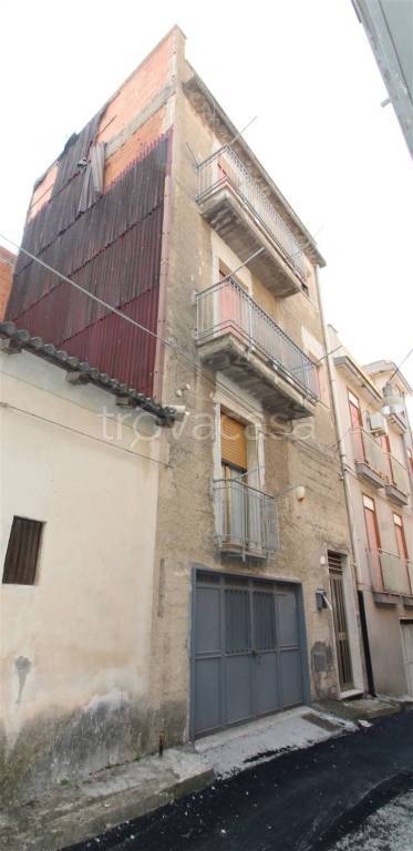 casa indipendente in vendita a Carlentini