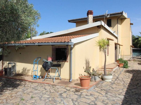 casa indipendente in vendita a Carlentini