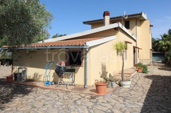 casa indipendente in vendita a Carlentini