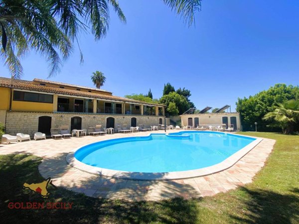 casa indipendente in vendita a Carlentini