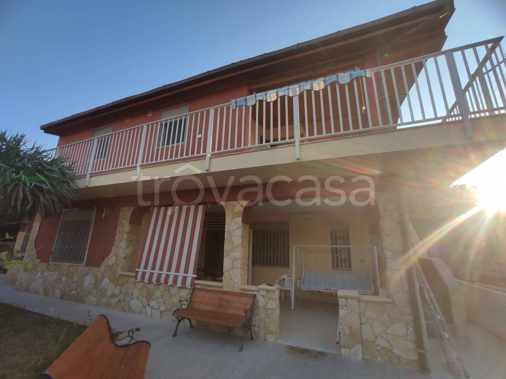 casa indipendente in vendita a Carlentini