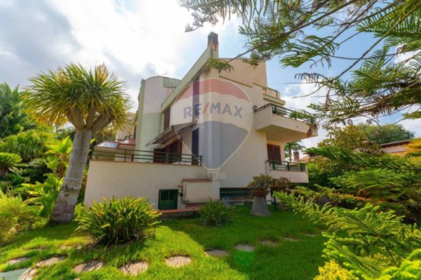 casa indipendente in vendita a Carlentini
