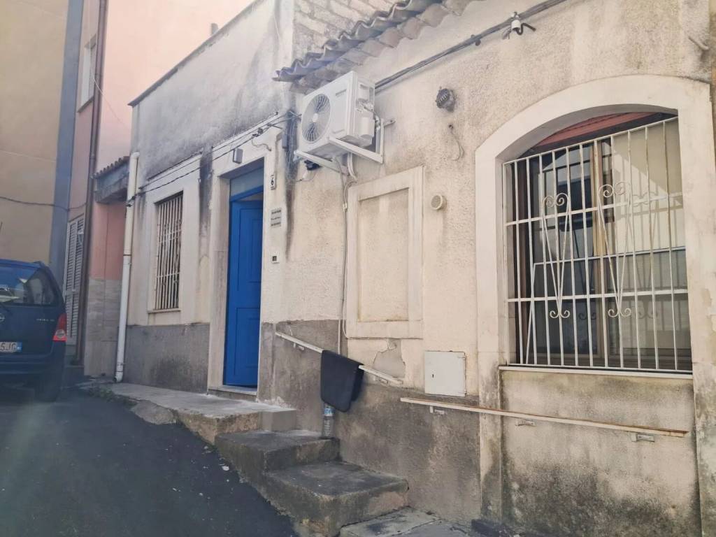 casa indipendente in vendita a Carlentini