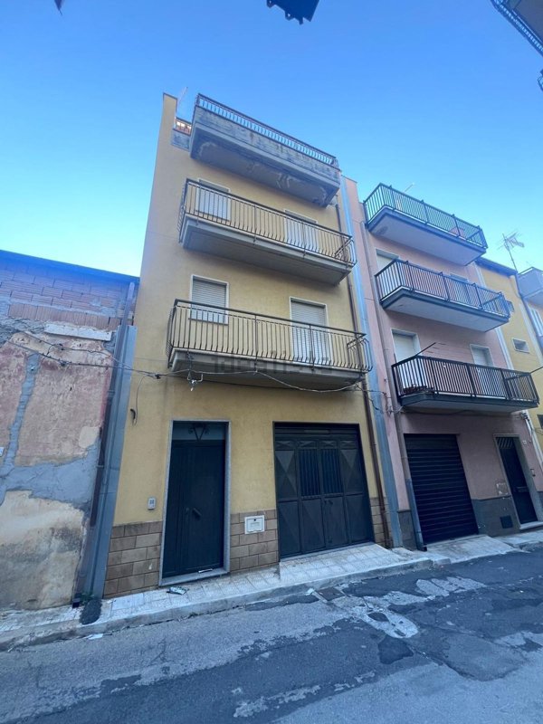 casa indipendente in vendita a Carlentini