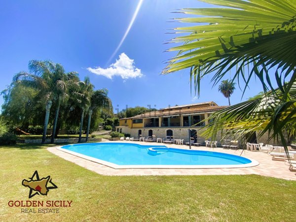 casa indipendente in vendita a Carlentini