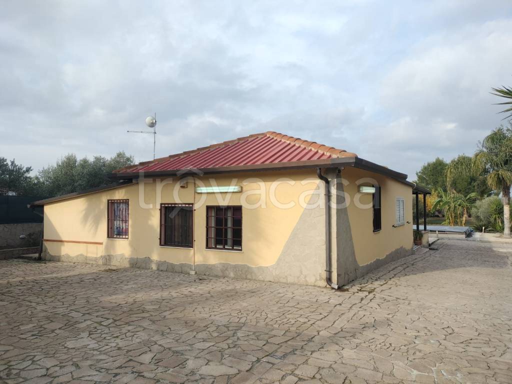 casa indipendente in vendita a Carlentini