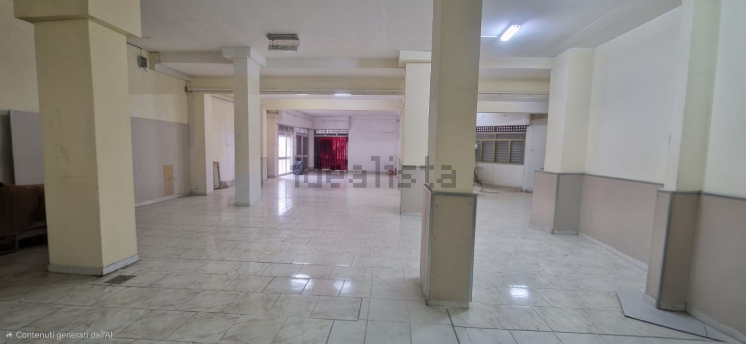 locale commerciale in vendita a Carlentini