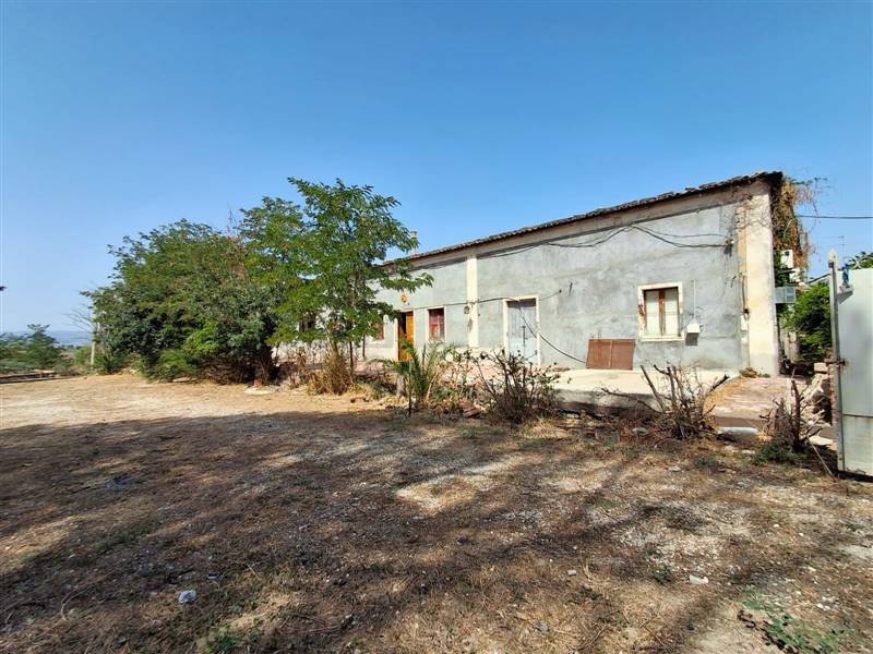casa indipendente in vendita a Carlentini