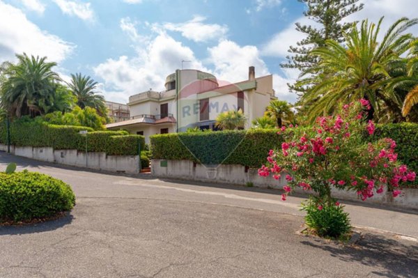 casa indipendente in vendita a Carlentini