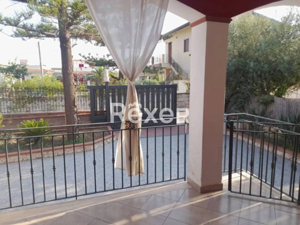 casa indipendente in vendita a Carlentini