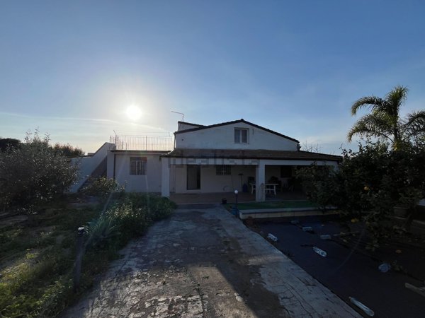 casa indipendente in vendita a Carlentini