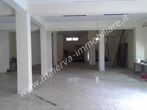 locale commerciale in vendita a Carlentini