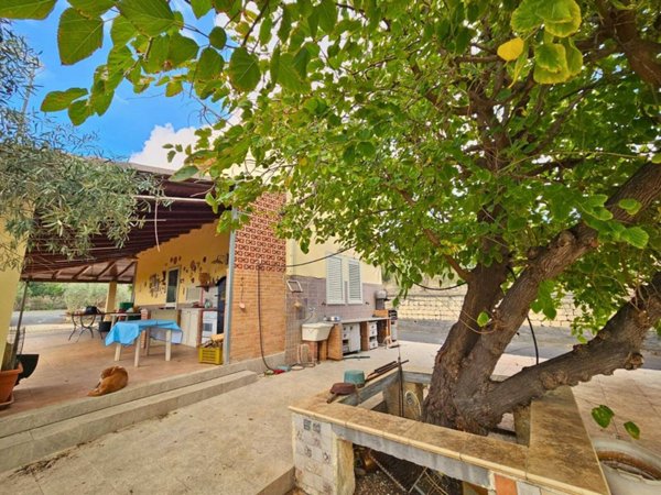 casa indipendente in vendita a Carlentini
