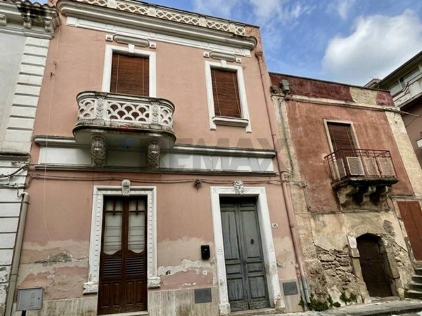 casa indipendente in vendita a Carlentini
