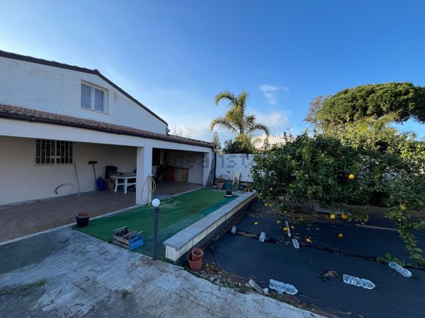 casa indipendente in vendita a Carlentini