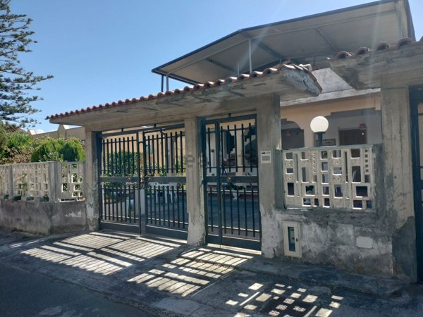 casa indipendente in vendita a Carlentini