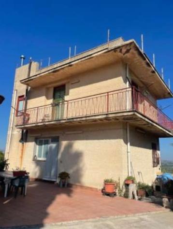 casa indipendente in vendita a Carlentini